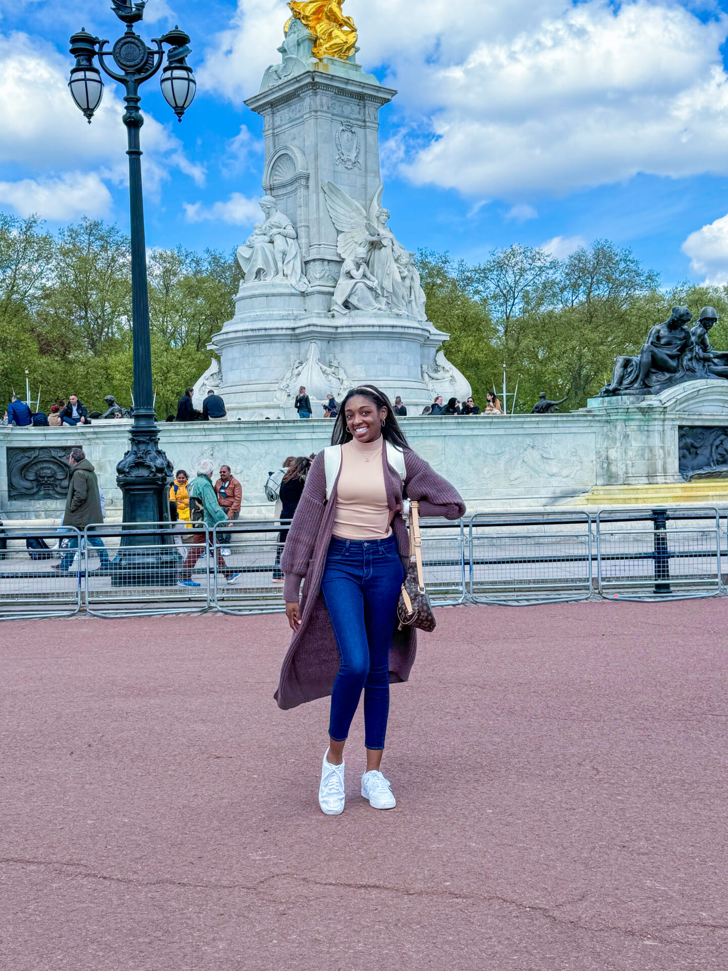 Buckingham Palace, London, The Pursuit of L, Loniesha Patterson